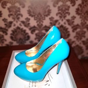 Super Adorable Teal/Turquoise Patent Leather Heels🩵